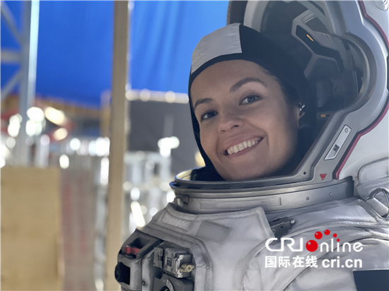 （遇见中国）参演《流浪地球2》的巴西演员：这部影片和好莱坞科幻大片完全不同，带给我很多思考_fororder_丹妮埃拉在《流浪地球2》中扮演了巴西女宇航员艾米莉亚（受访者供图）